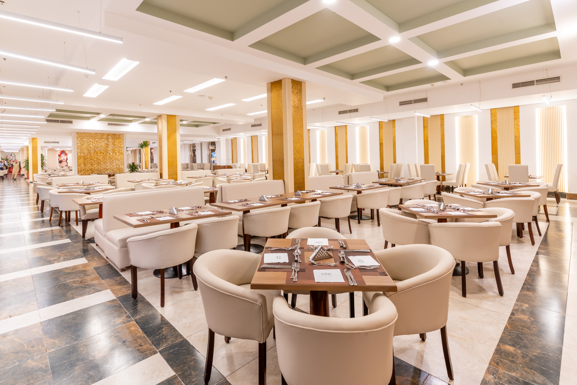 Restaurants & Bars