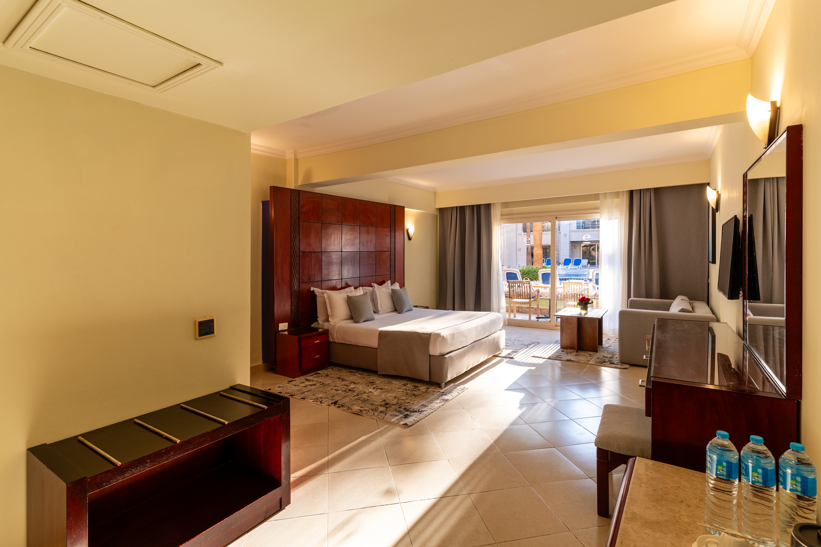 Club Family Room – Pool View