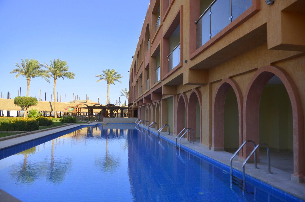 Premium Swim-Up Room